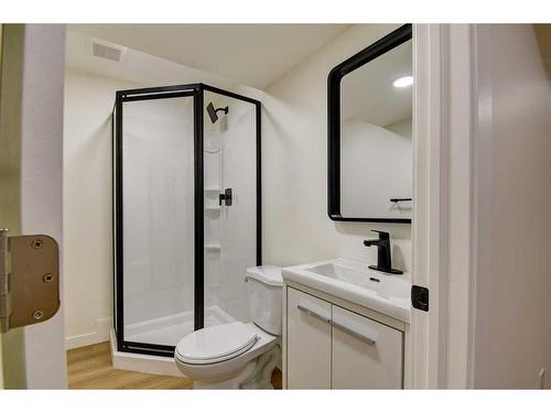 120 Pamely Avenue, Red Deer, AB - Indoor Photo Showing Bathroom