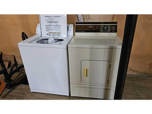 5305 Windsor Avenue, Coronation, AB - Indoor Photo Showing Laundry Room