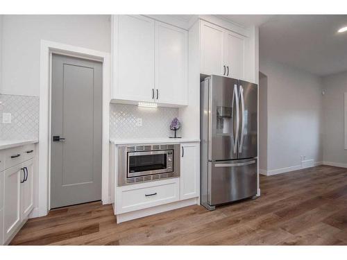 77 Longmire Close, Red Deer, AB - Indoor Photo Showing Kitchen