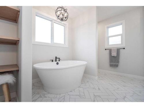 77 Longmire Close, Red Deer, AB - Indoor Photo Showing Bathroom