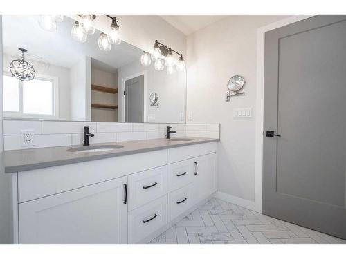 77 Longmire Close, Red Deer, AB - Indoor Photo Showing Bathroom