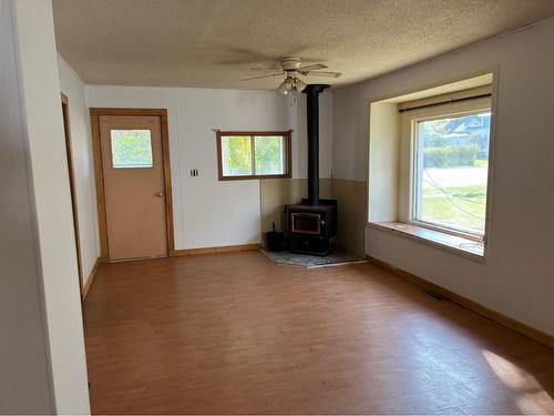 4916 50 Ave, Lougheed, AB - Indoor With Fireplace