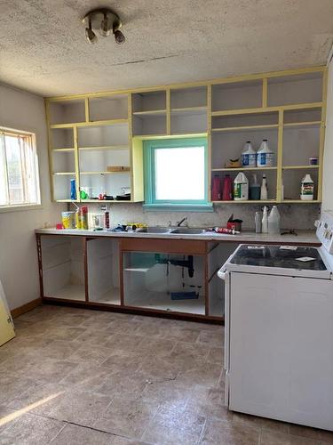 4916 50 Ave, Lougheed, AB - Indoor Photo Showing Laundry Room