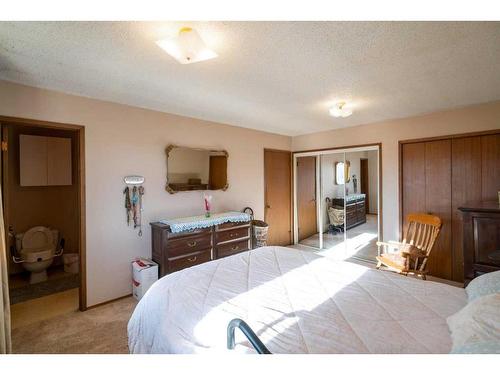 6007 43 Avenue, Stettler, AB - Indoor Photo Showing Bedroom