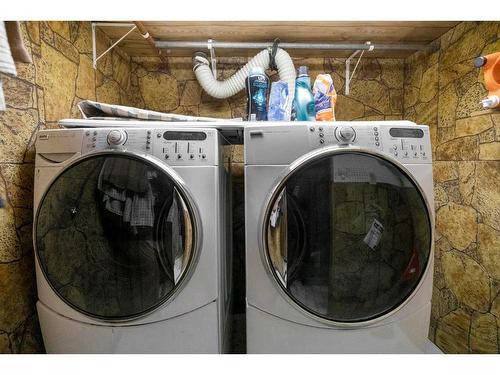 6007 43 Avenue, Stettler, AB - Indoor Photo Showing Laundry Room