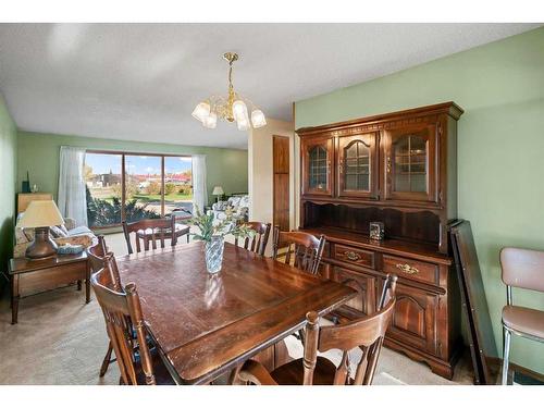 6007 43 Avenue, Stettler, AB - Indoor Photo Showing Dining Room