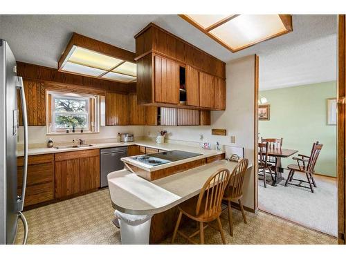 6007 43 Avenue, Stettler, AB - Indoor Photo Showing Kitchen With Double Sink