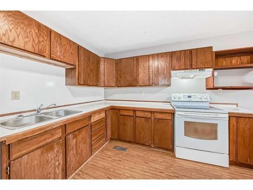 5313 36A Street, Innisfail, AB - Indoor Photo Showing Kitchen With Double Sink