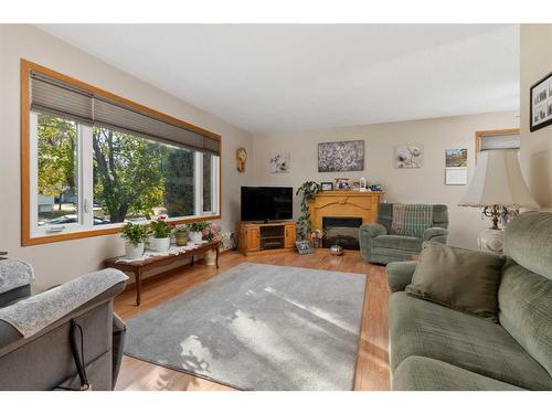 6108 42 Avenue, Camrose, AB - Indoor Photo Showing Living Room