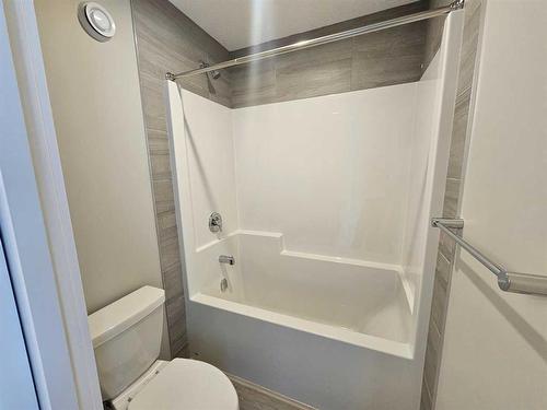 84 Key Cove Sw, Airdrie, AB - Indoor Photo Showing Bathroom