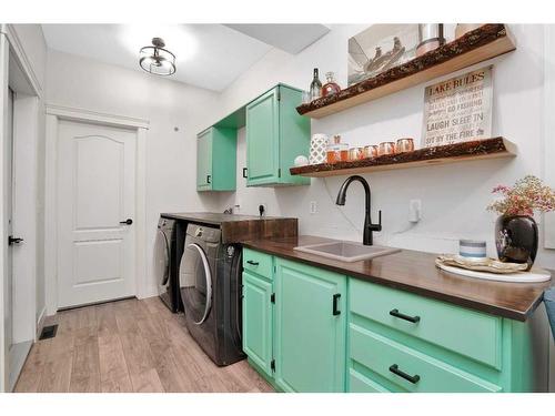 17 Hummingbird Lane, Half Moon Bay, AB - Indoor Photo Showing Laundry Room