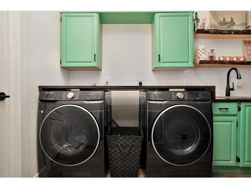 17 Hummingbird Lane, Half Moon Bay, AB - Indoor Photo Showing Laundry Room