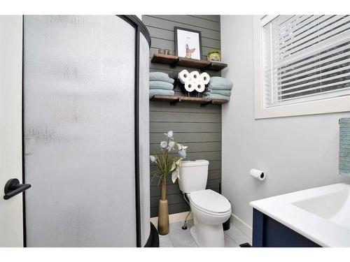 17 Hummingbird Lane, Half Moon Bay, AB - Indoor Photo Showing Bathroom