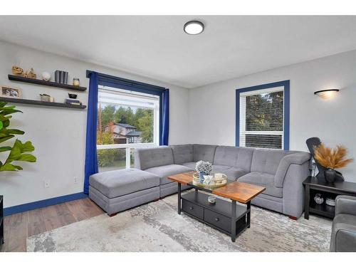 17 Hummingbird Lane, Half Moon Bay, AB - Indoor Photo Showing Living Room