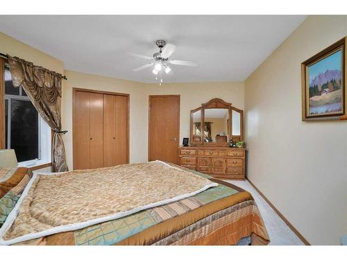 2-5120 52 Street, Lacombe, AB - Indoor Photo Showing Bedroom