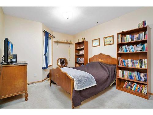 2-5120 52 Street, Lacombe, AB - Indoor Photo Showing Bedroom