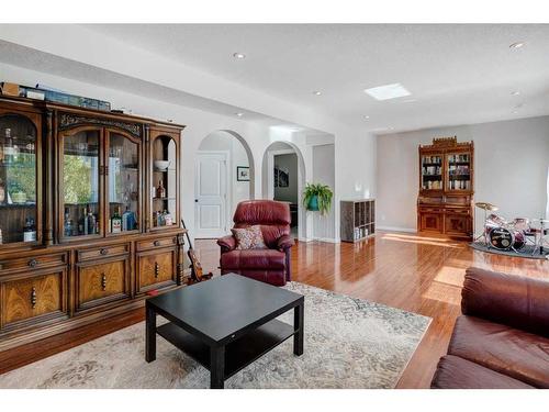 147 Sunset Close North, Cochrane, AB - Indoor Photo Showing Living Room