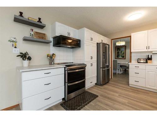 6027 69 Avenue, Rocky Mountain House, AB - Indoor Photo Showing Kitchen