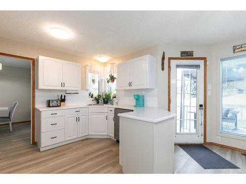 6027 69 Avenue, Rocky Mountain House, AB - Indoor Photo Showing Kitchen