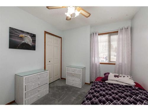 6027 69 Avenue, Rocky Mountain House, AB - Indoor Photo Showing Bedroom