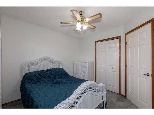 6027 69 Avenue, Rocky Mountain House, AB - Indoor Photo Showing Bedroom