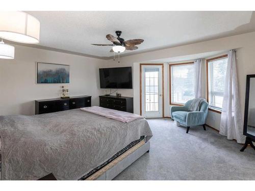 6027 69 Avenue, Rocky Mountain House, AB - Indoor Photo Showing Bedroom