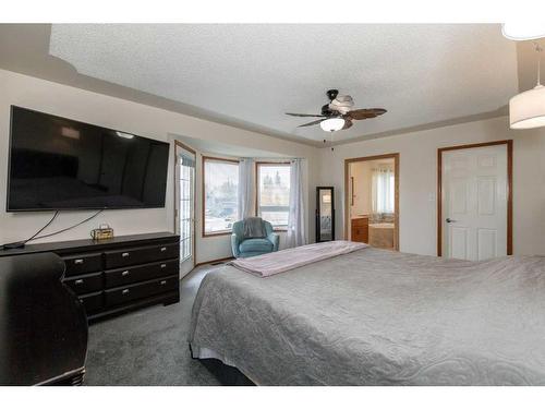 6027 69 Avenue, Rocky Mountain House, AB - Indoor Photo Showing Bedroom