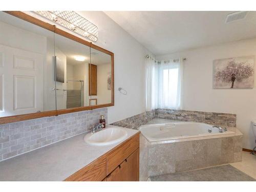 6027 69 Avenue, Rocky Mountain House, AB - Indoor Photo Showing Bathroom