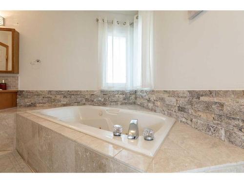 6027 69 Avenue, Rocky Mountain House, AB - Indoor Photo Showing Bathroom