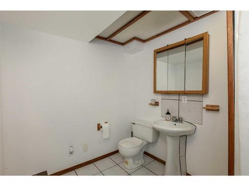 6027 69 Avenue, Rocky Mountain House, AB - Indoor Photo Showing Bathroom