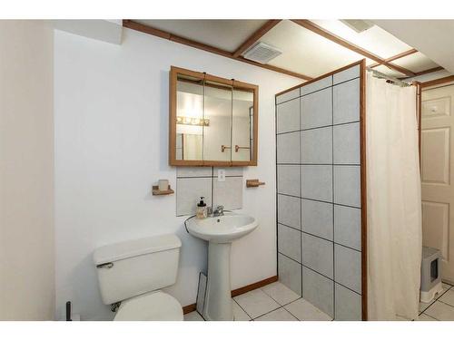 6027 69 Avenue, Rocky Mountain House, AB - Indoor Photo Showing Bathroom