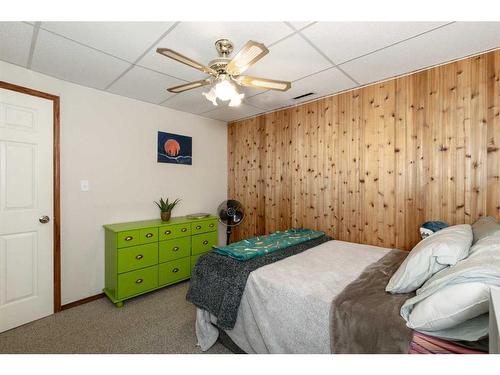 6027 69 Avenue, Rocky Mountain House, AB - Indoor Photo Showing Bedroom