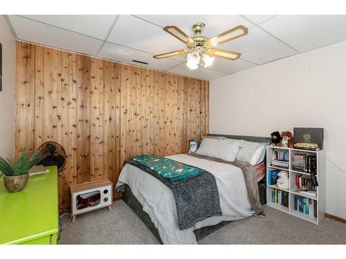 6027 69 Avenue, Rocky Mountain House, AB - Indoor Photo Showing Bedroom