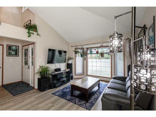 6027 69 Avenue, Rocky Mountain House, AB - Indoor Photo Showing Living Room