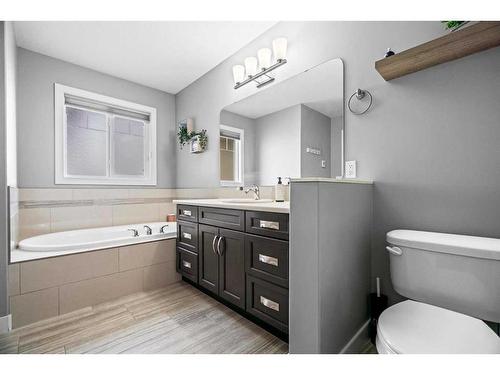 5215 36 Avenue, Camrose, AB - Indoor Photo Showing Bathroom