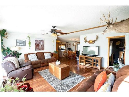 364011-761 Highway, Rural Clearwater County, AB - Indoor Photo Showing Living Room