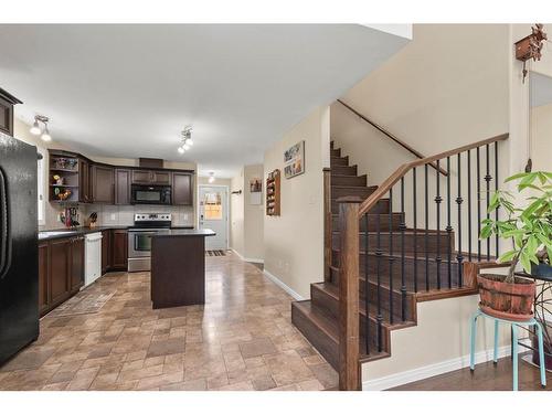 20-25122 Township Road 382.5, Rural Lacombe County, AB - Indoor Photo Showing Kitchen