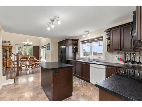 20-25122 Township Road 382.5, Rural Lacombe County, AB - Indoor Photo Showing Kitchen With Double Sink