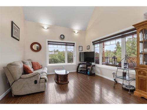 20-25122 Township Road 382.5, Rural Lacombe County, AB - Indoor Photo Showing Living Room