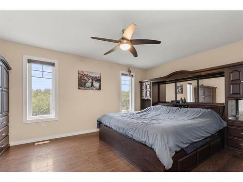 20-25122 Township Road 382.5, Rural Lacombe County, AB - Indoor Photo Showing Bedroom