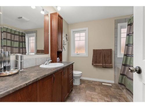 20-25122 Township Road 382.5, Rural Lacombe County, AB - Indoor Photo Showing Bathroom