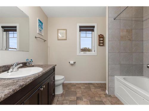 20-25122 Township Road 382.5, Rural Lacombe County, AB - Indoor Photo Showing Bathroom