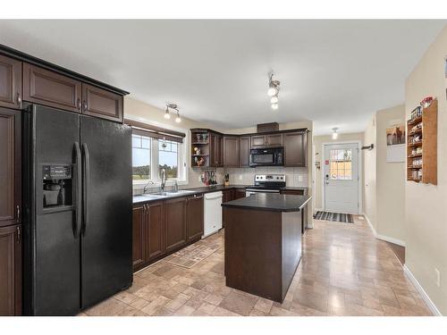 20-25122 Township Road 382.5, Rural Lacombe County, AB - Indoor Photo Showing Kitchen