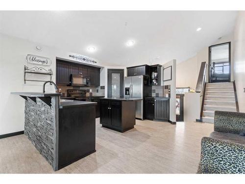 172 Iverson Close, Red Deer, AB - Indoor Photo Showing Kitchen