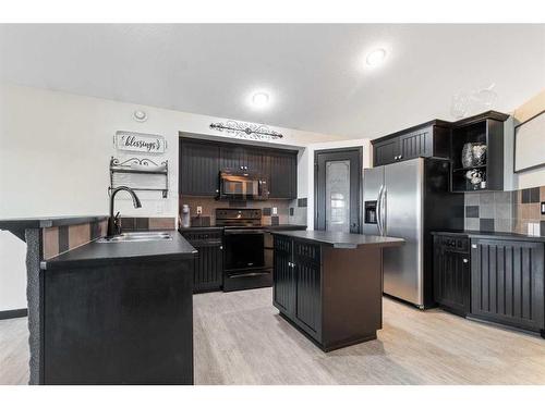 172 Iverson Close, Red Deer, AB - Indoor Photo Showing Kitchen