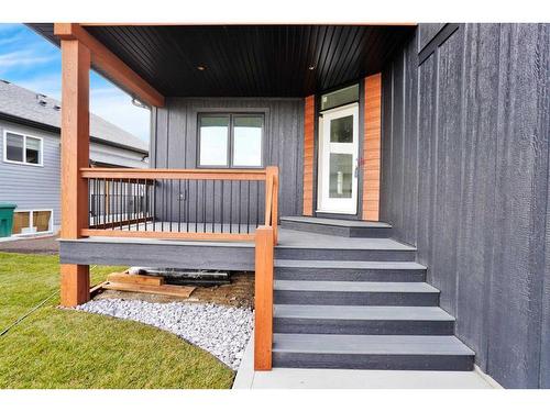 6613 58 Avenue, Innisfail, AB - Outdoor With Deck Patio Veranda