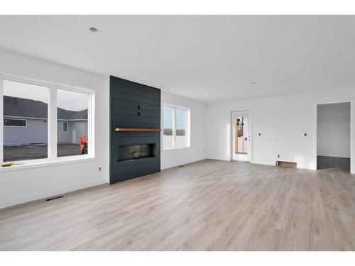 6613 58 Avenue, Innisfail, AB - Indoor Photo Showing Living Room With Fireplace