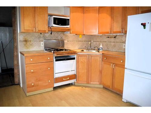 3938 45 Street, Red Deer, AB - Indoor Photo Showing Kitchen