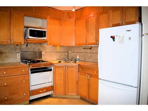 3938 45 Street, Red Deer, AB - Indoor Photo Showing Kitchen