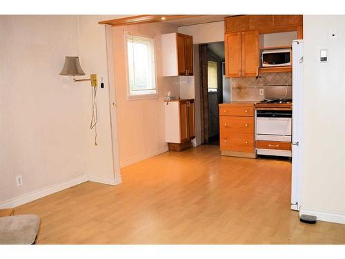 3938 45 Street, Red Deer, AB - Indoor Photo Showing Kitchen